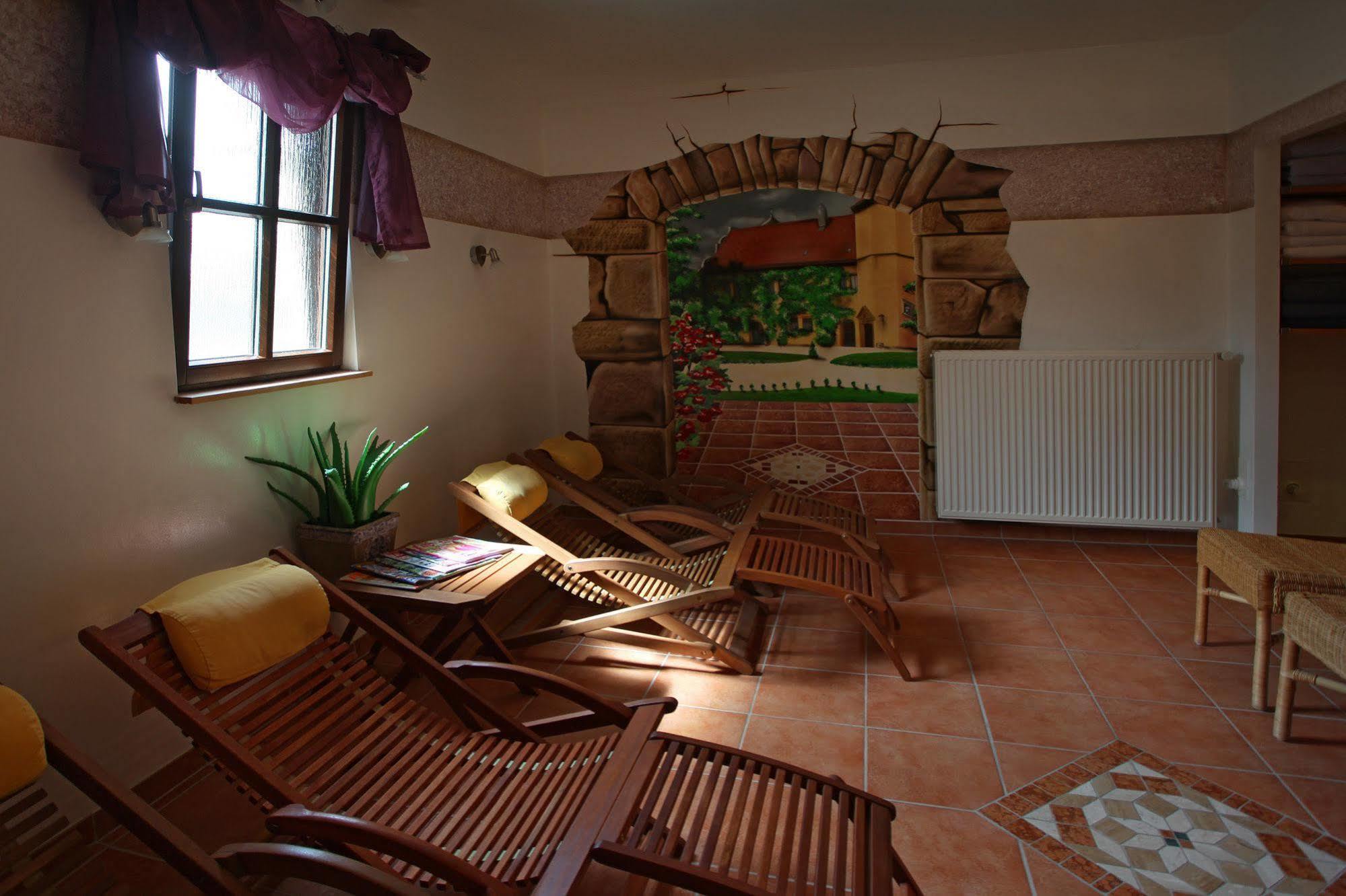 Worners Schloss Weingut & Wellness-Hotel Prichsenstadt Eksteriør billede